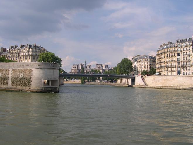  Hôtel de Ville (vue depuis les berges de la Seine)
